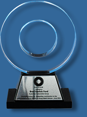 Round glass and metal award