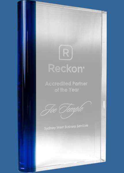 1376_BUe Vertical Single Edged Curved Block Clear Crystal Award (30mm Thick)