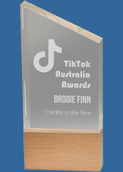 QT07t Ridgeline Crystal & Wood Award